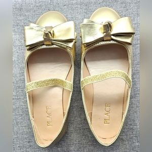 Children's Place girls size 10 gold dress shoes
